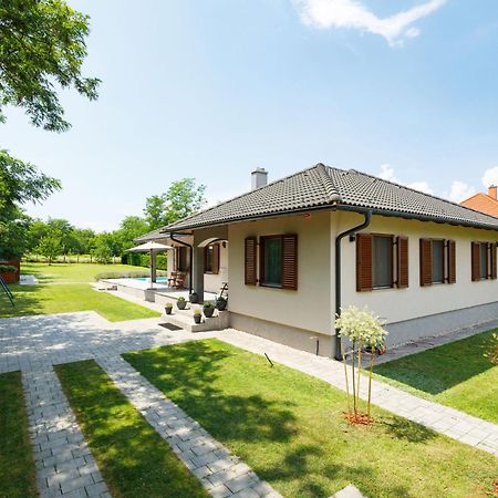 Holiday Home Villa Aschbacher Balatonszárszó Esterno foto