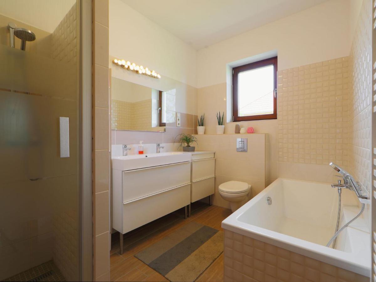 Holiday Home Villa Aschbacher Balatonszárszó Esterno foto