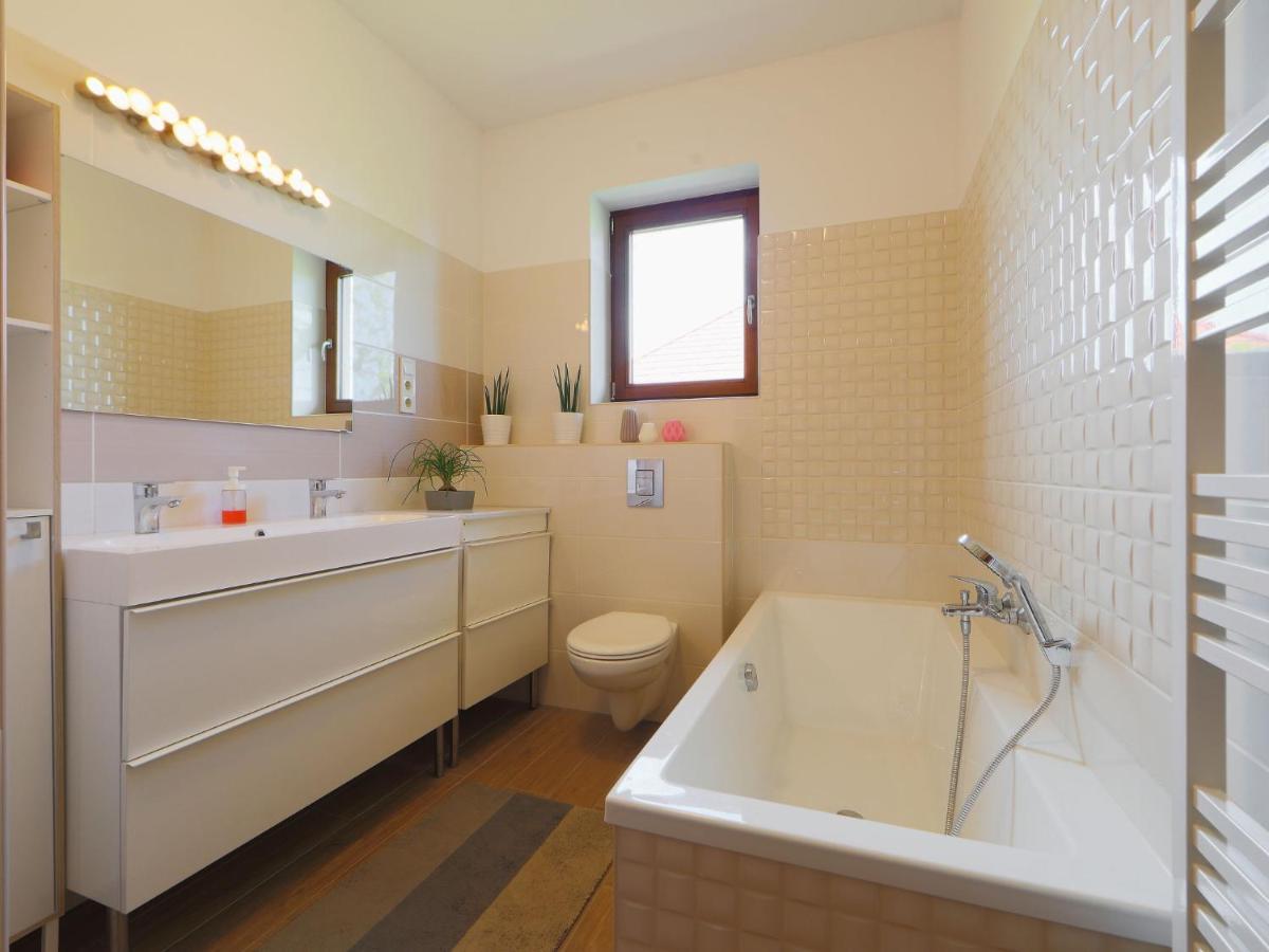 Holiday Home Villa Aschbacher Balatonszárszó Esterno foto