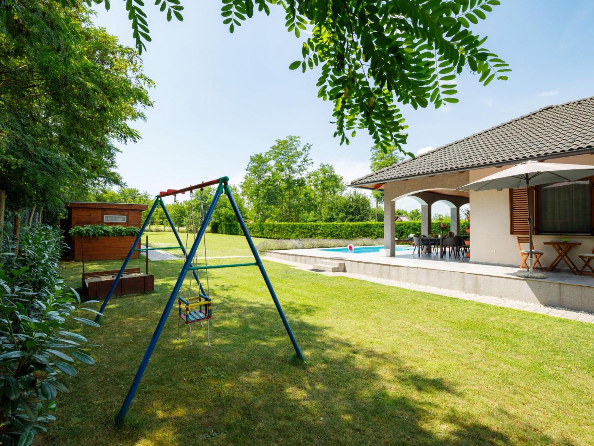 Holiday Home Villa Aschbacher Balatonszárszó Esterno foto