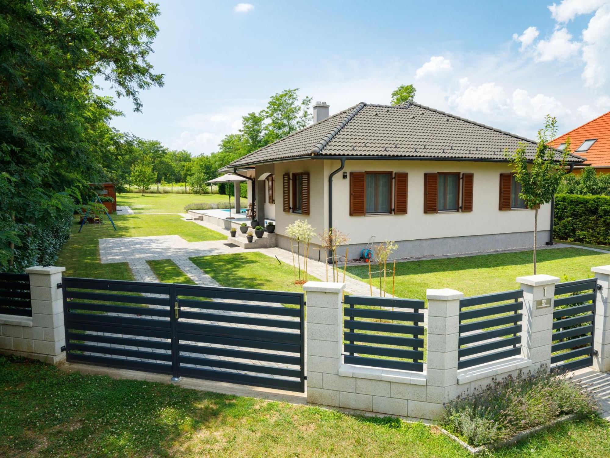 Holiday Home Villa Aschbacher Balatonszárszó Esterno foto