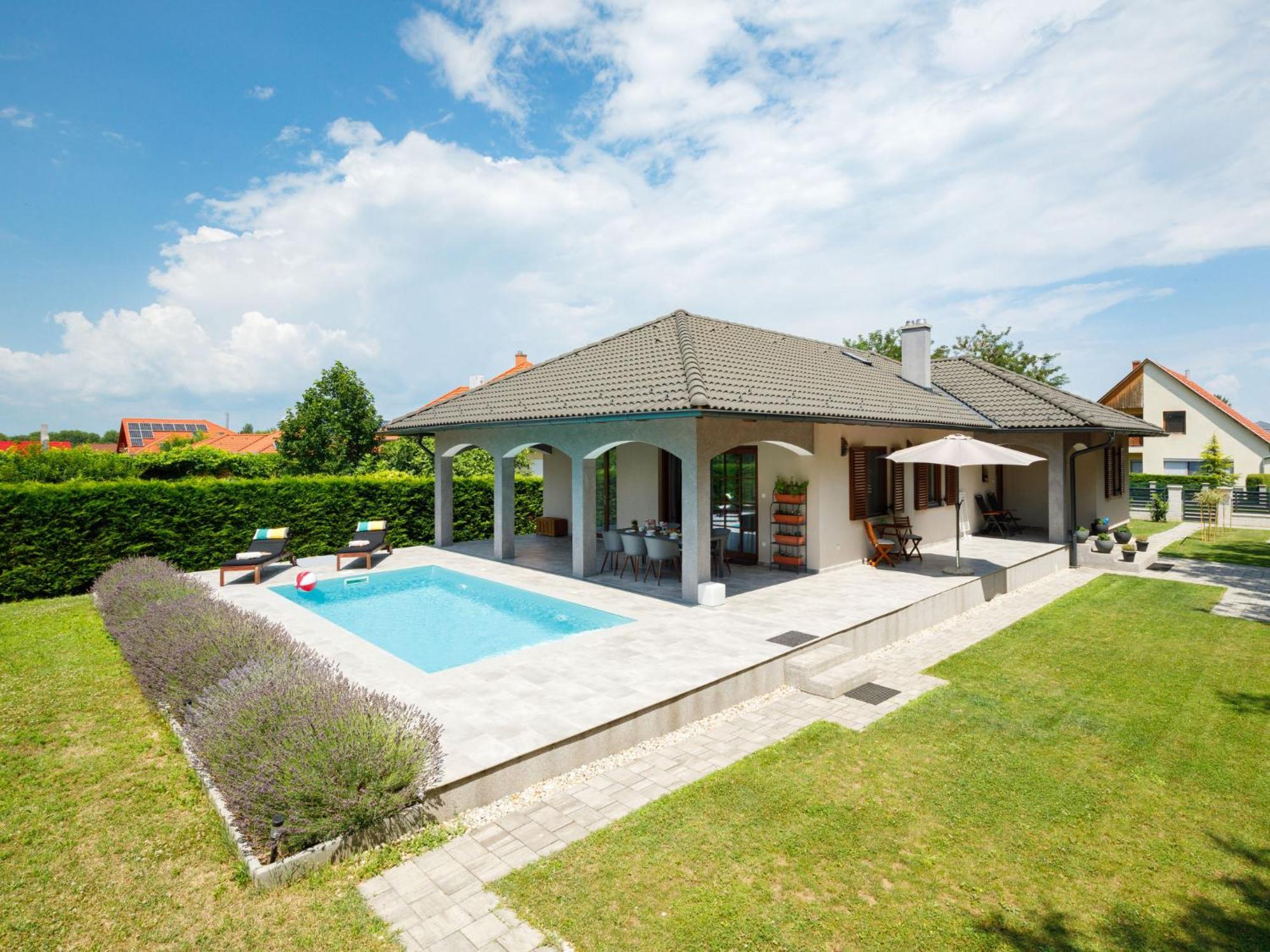 Holiday Home Villa Aschbacher Balatonszárszó Esterno foto